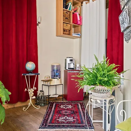 Le Miroir Aux Fees Bed & Breakfast 3*